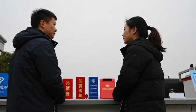 海口圆宏服装有限责任公司持续优化来图定制，满足活动服装租赁需求
